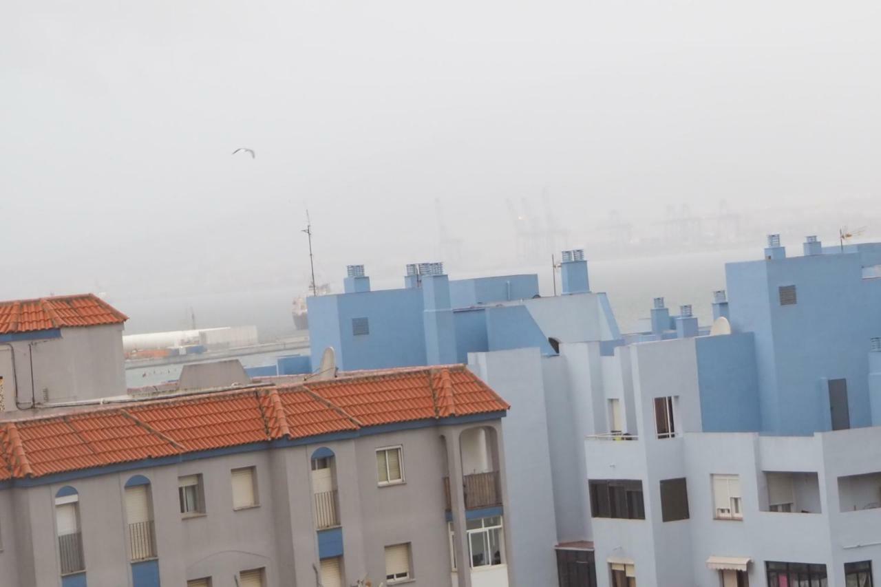 Tiny Apartment On The Roof Touching Gibraltar La Línea de la Concepción Exterior foto
