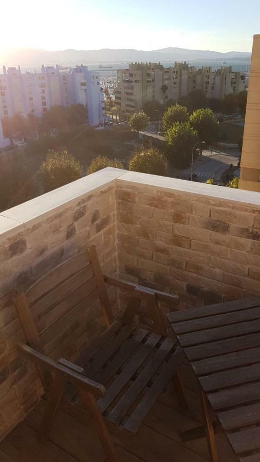 Tiny Apartment On The Roof Touching Gibraltar La Línea de la Concepción Exterior foto